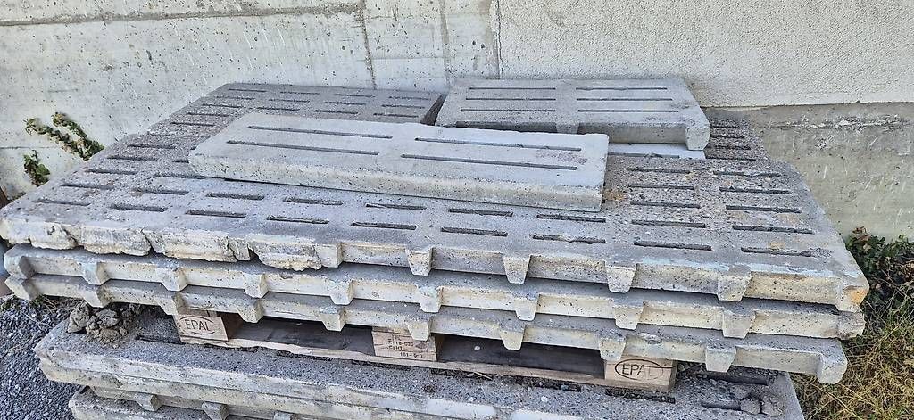 Bodenbeläge: Betonroste  – Gebraucht aus Häggenschwil von phil-anges