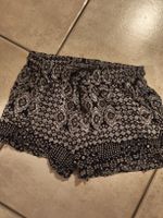 Shorts / kurze Hose / Grösse 40 / schwarz - weiss