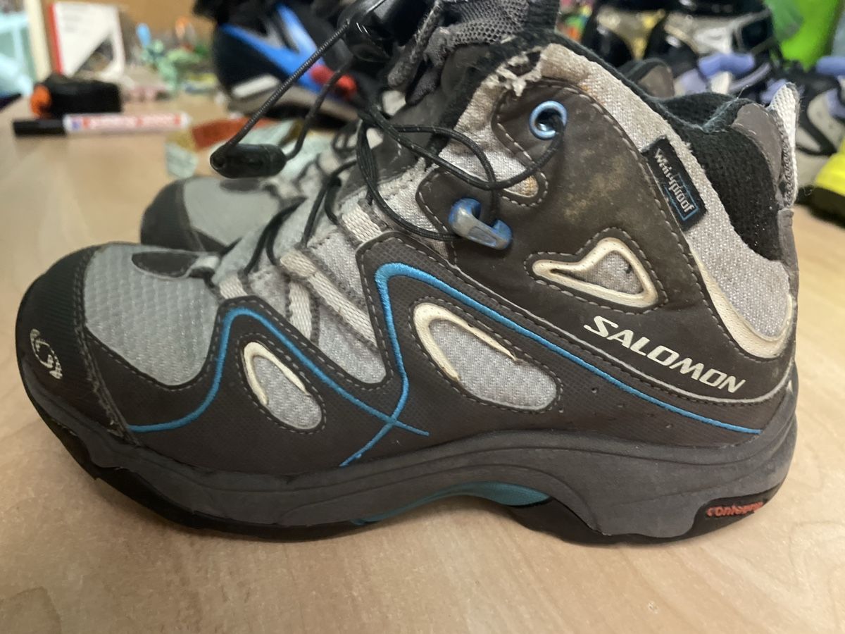 Salomon Herrenschuhe: Salomon Wanderschuhe Gr.30, waterproof – Gebraucht aus Obergerlafingen von cabo4