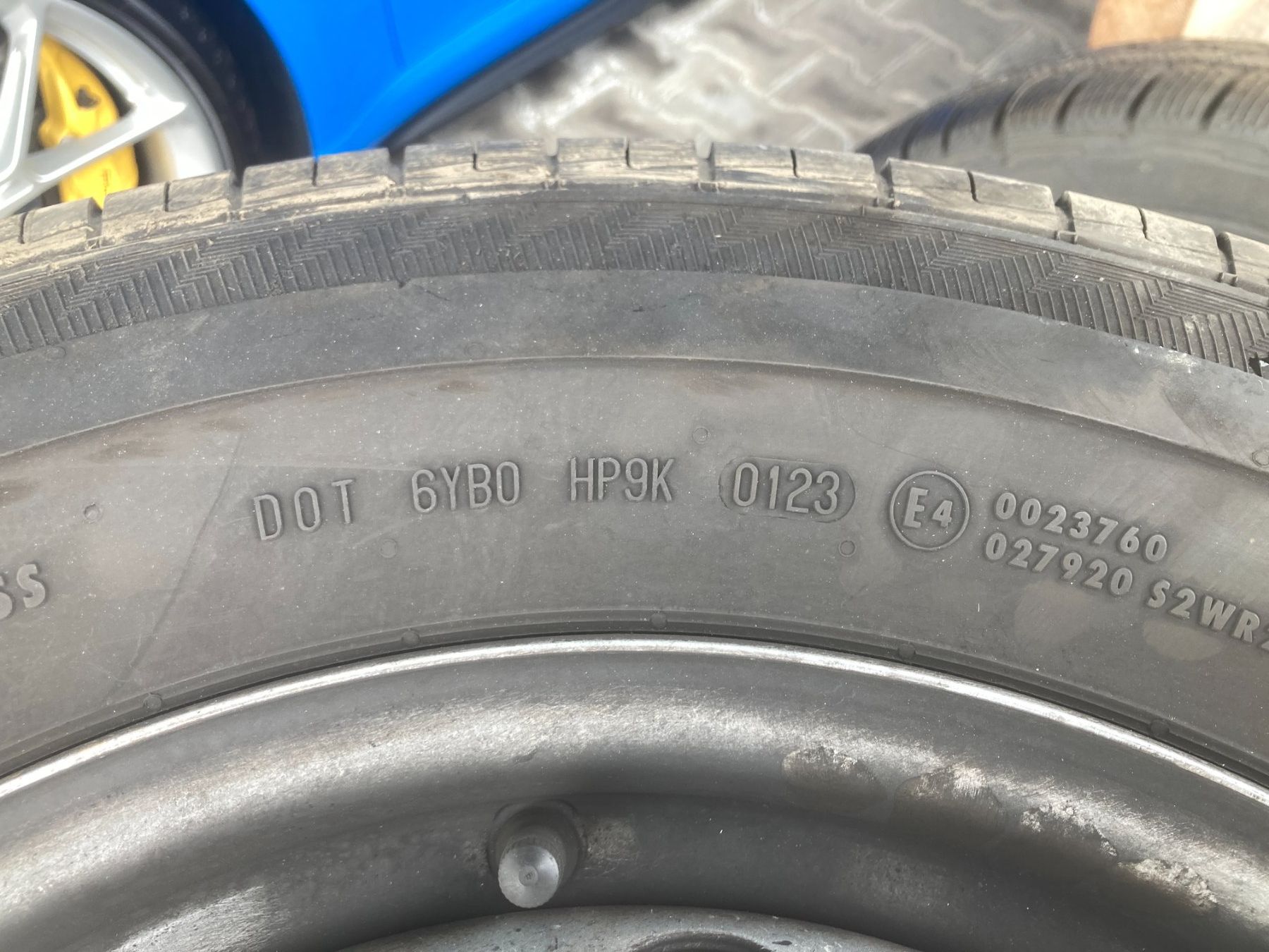 Volkswagen Pneumatici & Ruote complete: VW Crafter Sommerräder 235/65R16 – Usato da Cham venduto da Cham6332 3
