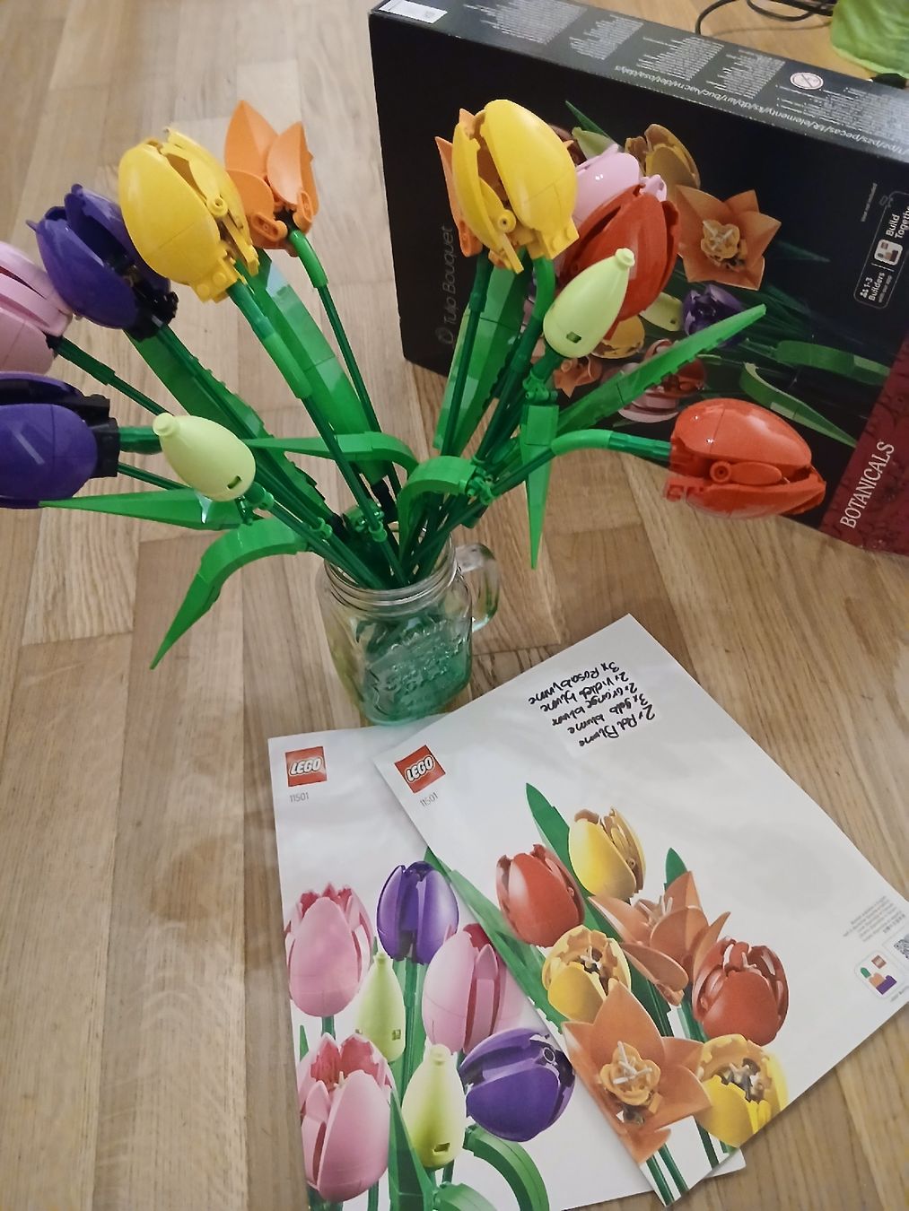 Lego Kit di costruzioni: LEGO Tulips Botanical Collection – Nuovo (secondo la descrizione) da St Gallen venduto da Buybuybuybye