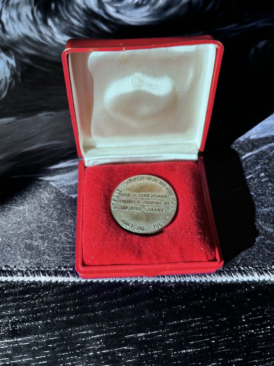 Medaglie: Médaille Apollo 11 dans son écrin bon état – Usato da Bassins venduto da jer_6k8b 1