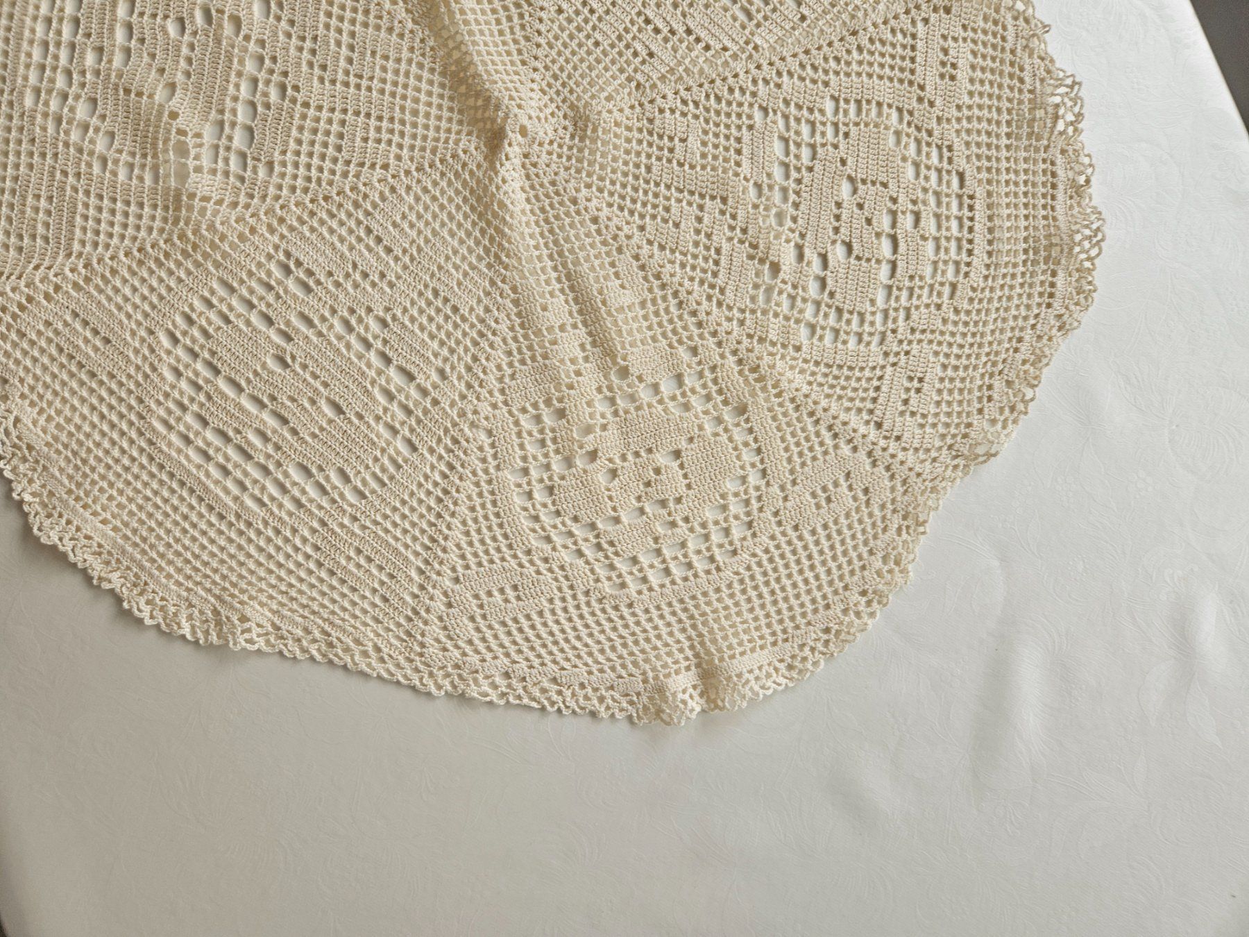 Altra biancheria da tavola: Spitzendeckchen Spitzendeckeli Tischdecke 68cm Shabby Chic – Usato da Gossau ZH venduto da LeoniesDeko 6