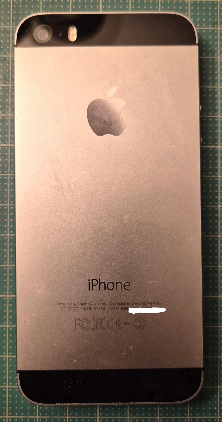 Apple Telefoni cellulari / Smartphones: iPhone 5S Noir - Propre + Étui de protection offert – Usato da Petit-Lancy venduto da millo5928 1