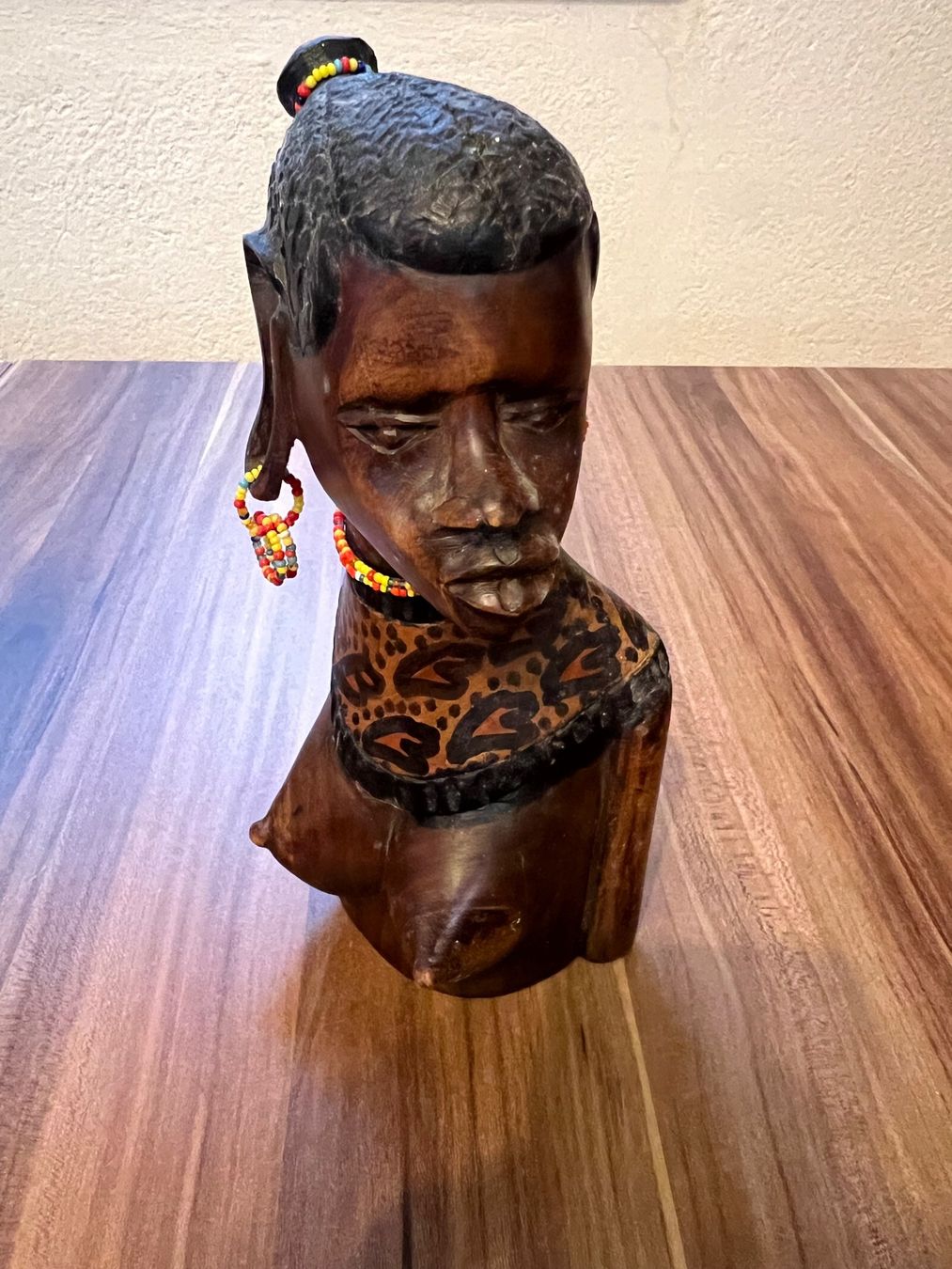 Sculture & Statue: MAMA AFRIKA HOLZ STATUE – Nuovo e nell'imballaggio originale da chiasso venduto da Wulli