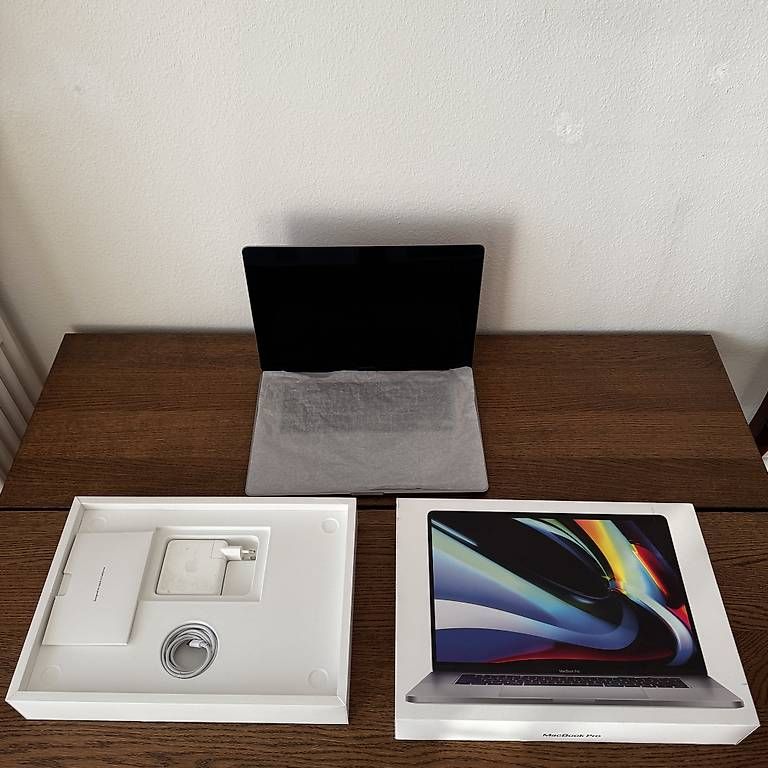 Apple PC: MacBook Pro 16 pouces / 32 gb de RAM – Usato da Lausanne venduto da ponifull