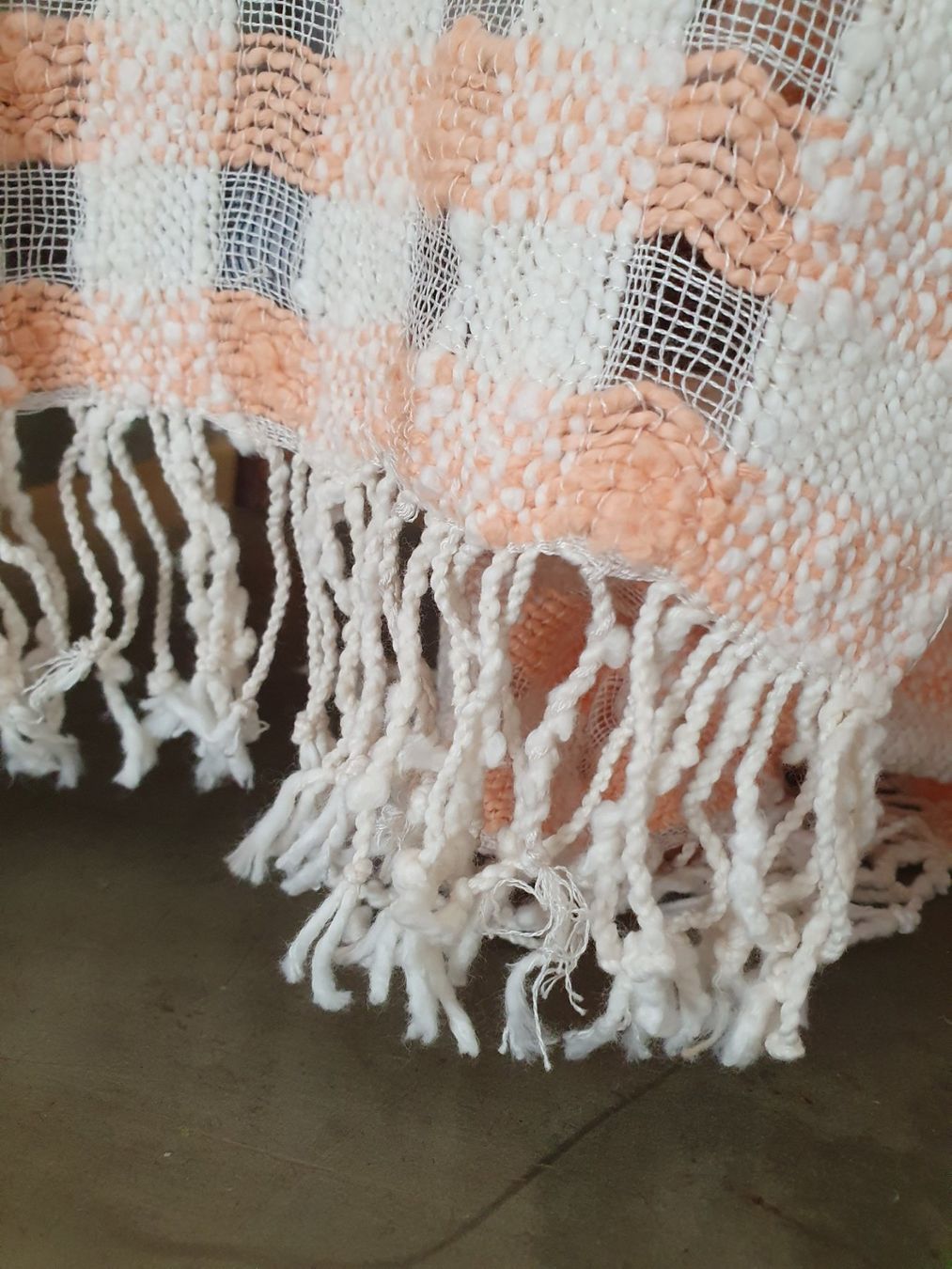 Foulards, Tücher & Schals: Damenschal, Baumwolle, Handgewebt, Lachsfarben/Weiss – Neu (gemäss Beschreibung) aus Basel von Anghkorwatt 2