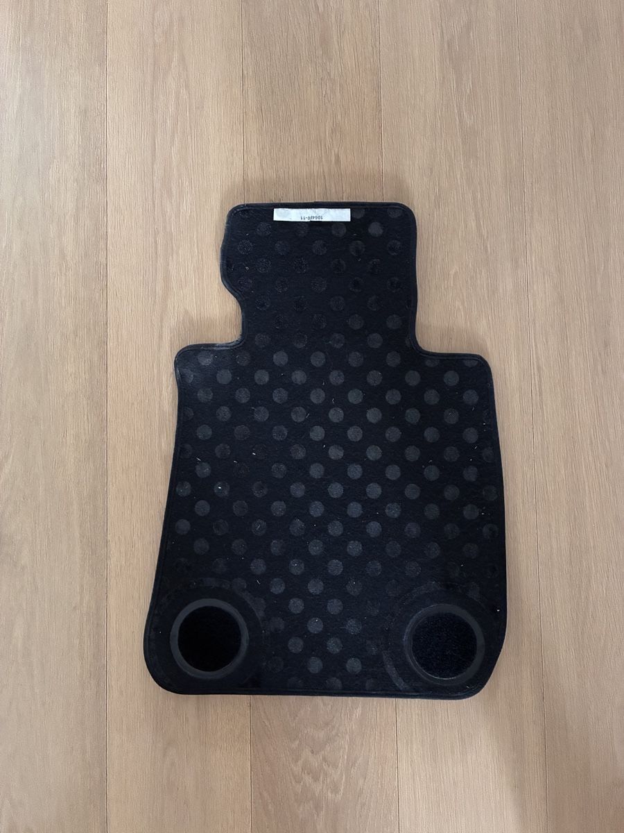 BMW Tapis / Bacs: Bmw e90 fussmatte – D'occasion à Uster par divovodi 2