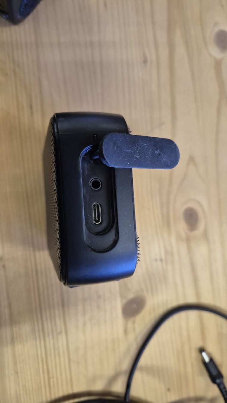 Hewlett Packard Lautsprecher: 2 HP Bluetooth Lautsprecher schwarz gebraucht – Gebraucht aus Bern von rueetschit 9