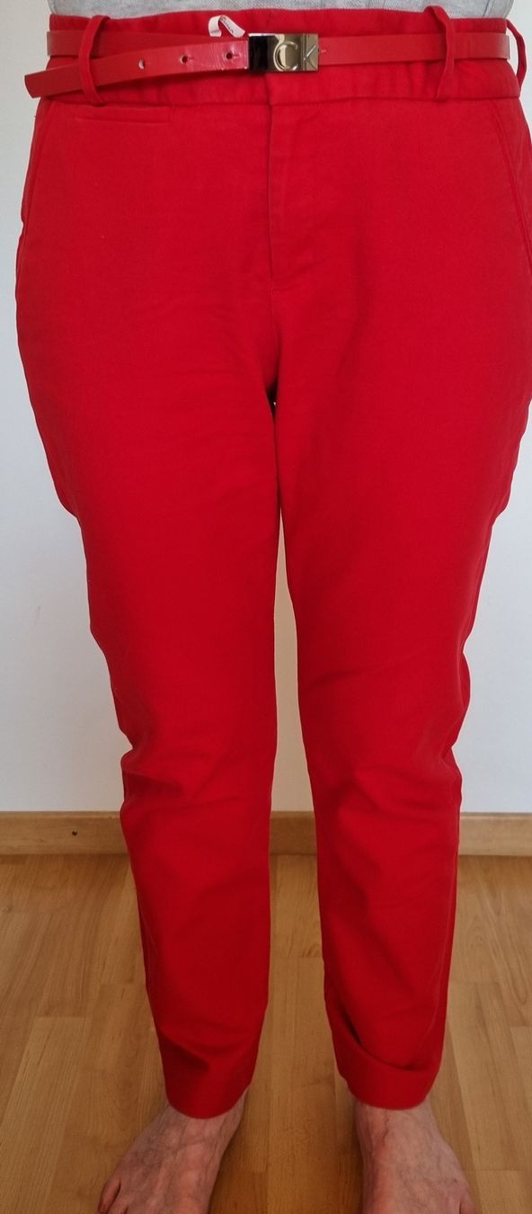 Calvin Klein Pantaloni: Rote Stoffhose von Calvin Klein in Grösse  36 – Usato da Balzers venduto da Homeandgarden
