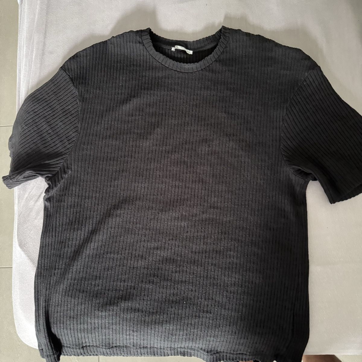 Zara T-Shirts: Zara Shirt Oversize Look Grösse L – Gebraucht aus Hinwil von norisenya