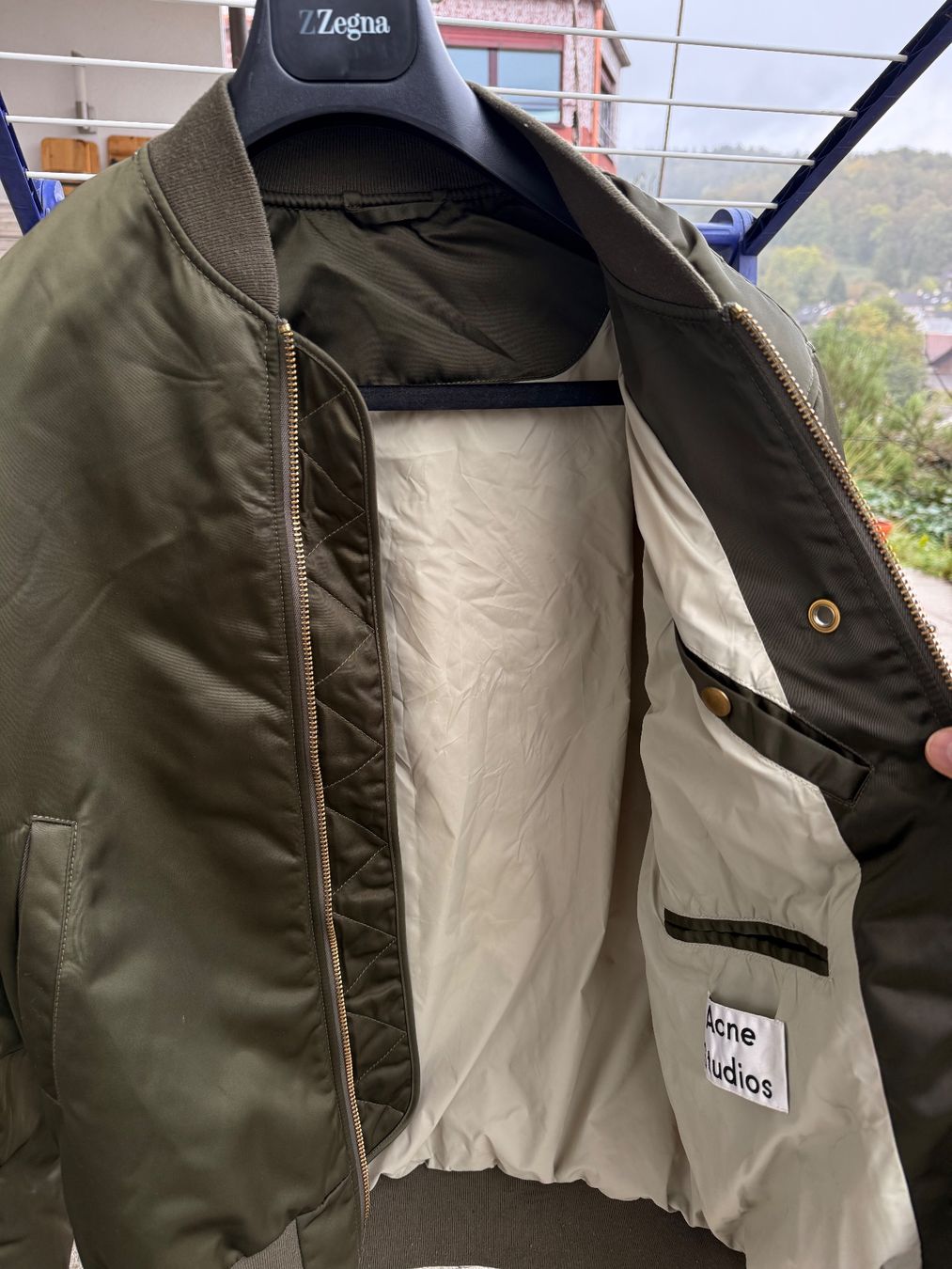 Acne Studios Giacche: Acne Studios Bomber Jacke in Olive – Usato da Weiningen ZH venduto da dejavu7 1