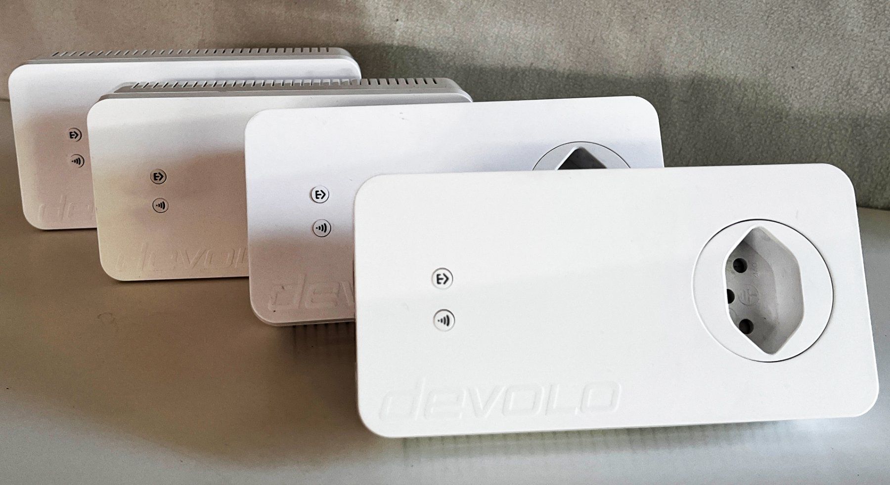 Devolo Lecteurs & Adaptateurs: 4x Devolo dLAN 1200+ WiFi ac Powerline Adapter weiss – D'occasion à Zuchwil par Tinu4528 1