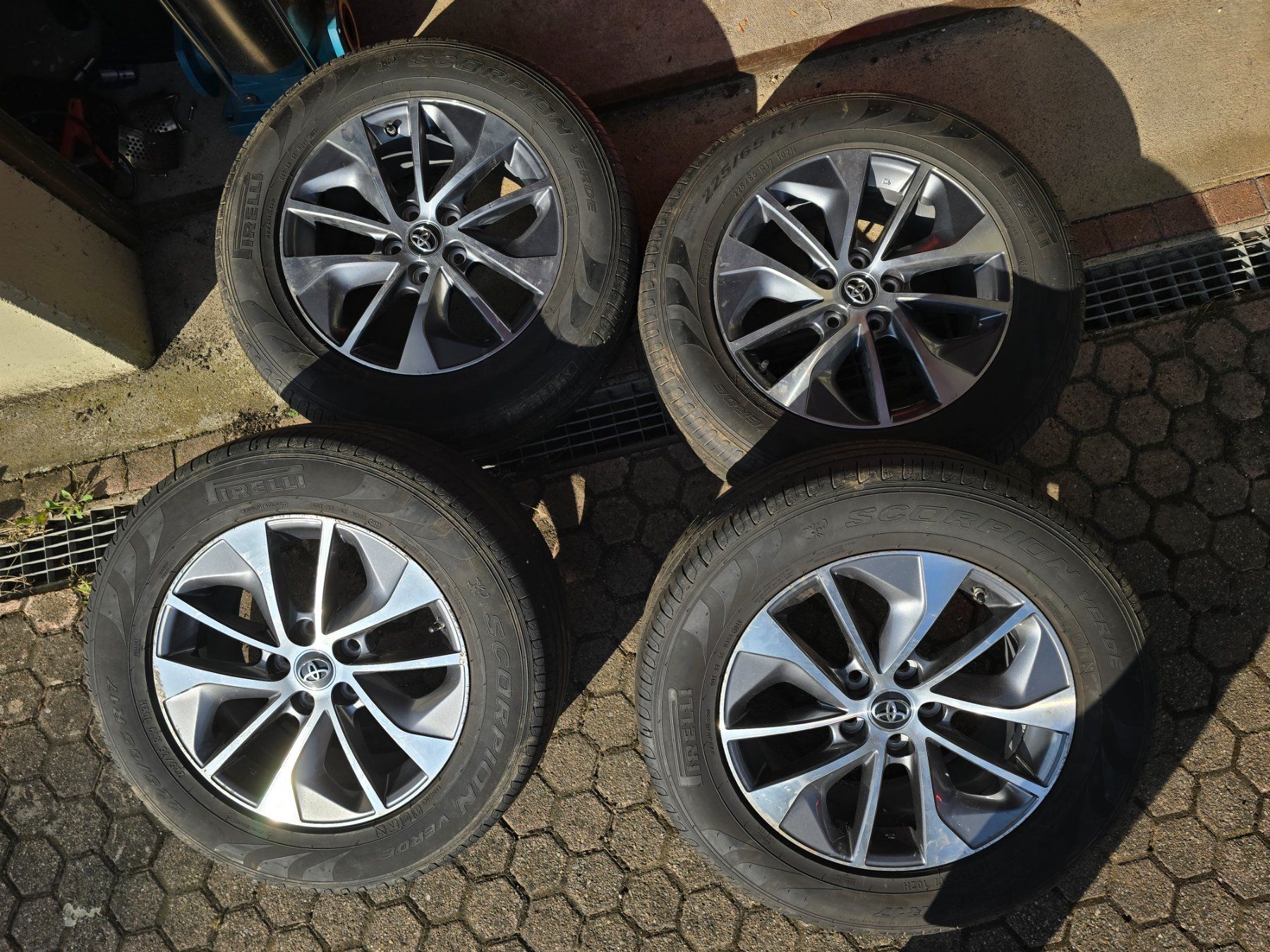 Toyota Pneumatici & Ruote complete: Kompletträder Toyota Rav4 – Usato da Bätterkinden venduto da kdf1291