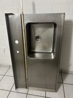 Edelstahl Spuele mit Ueberlaufschutz und Seitenwand