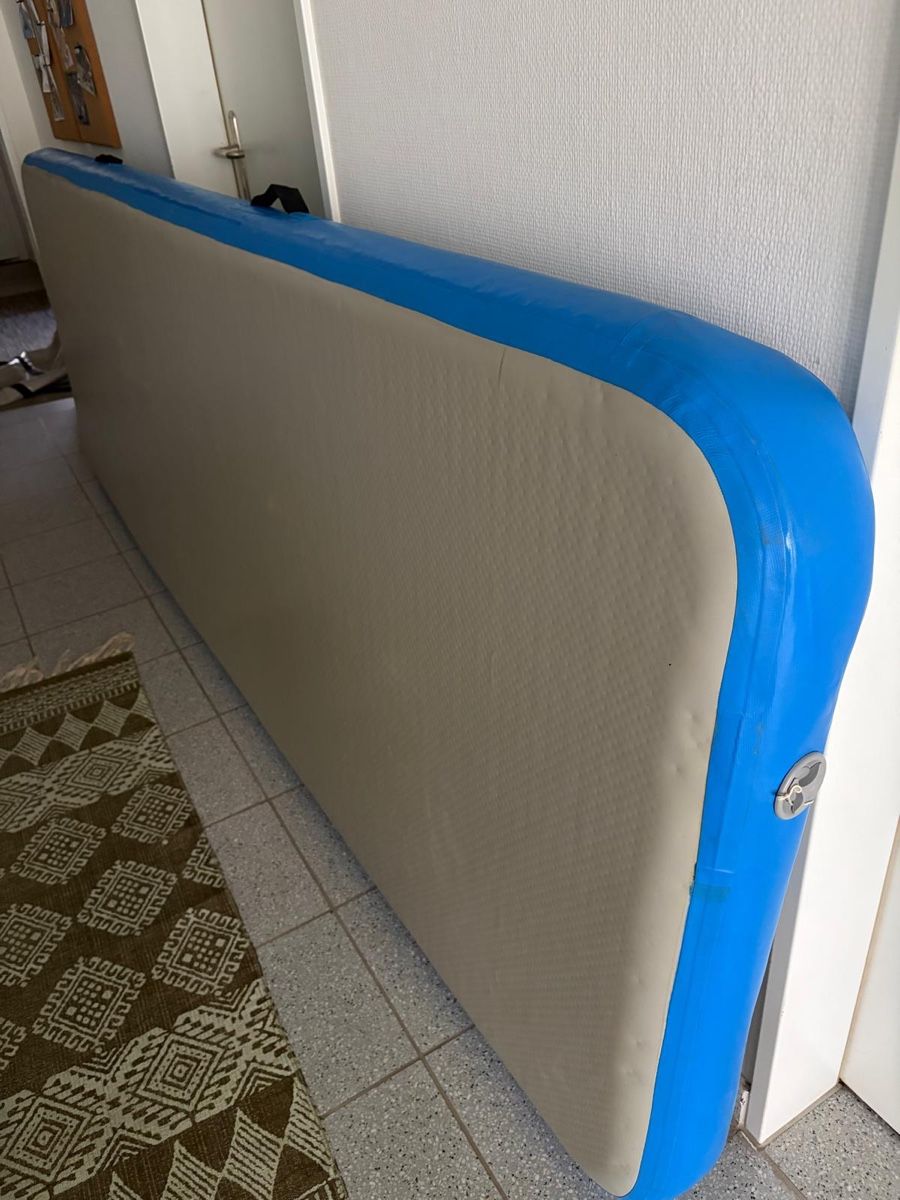 Tappetini fitness: Airtrack - Gymnastikmatte mit Pumpe – Usato da Zürich venduto da Sonnenkind2015 1