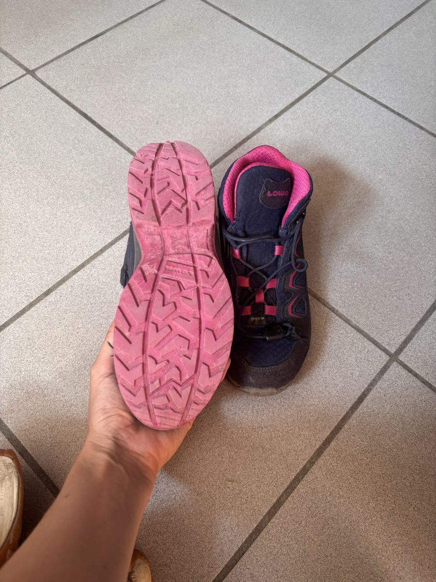 Lowa Schuhe für Jungen: Lowa Wanderschuhe Gr. 35  – Gebraucht aus Rafz von NuriaSophie 1