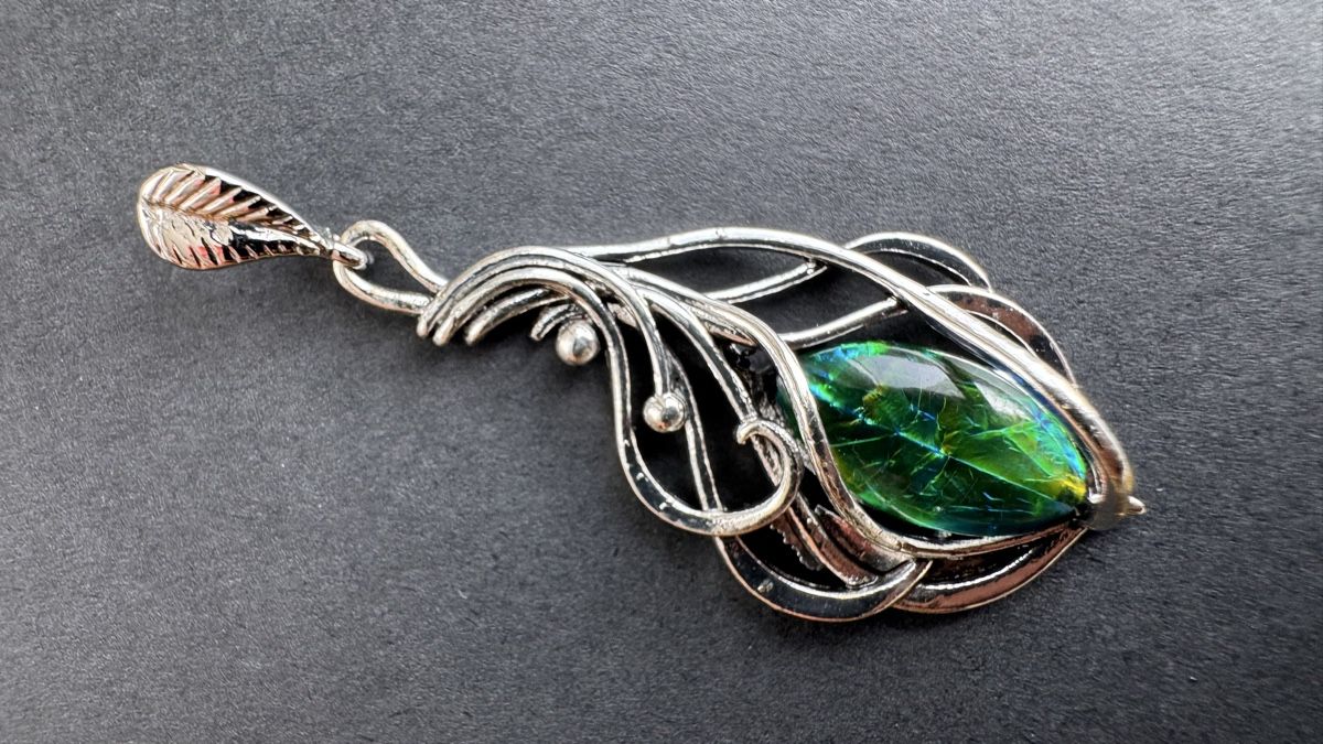 Pendentifs: Anhänger mit grünem Stein – D'occasion à HORGEN par vladibarca10
