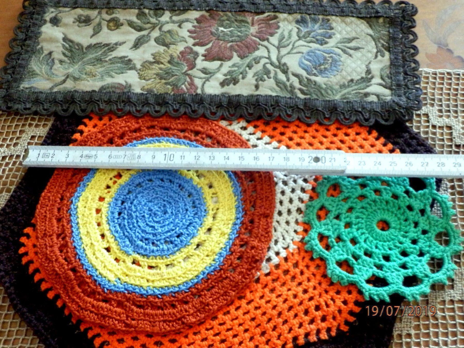 Dessous de verre: 5 Deckchen, Brokat, Untersetzer, diverse Grössen und Farben – D'occasion à Ueberstorf par dinbau 9