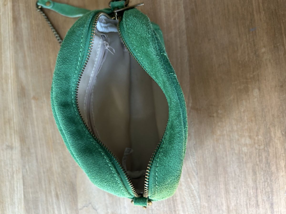 Borse da donna: Wildleder Tasche mit Kette – Usato da Zürich venduto da elg_rqw7 3