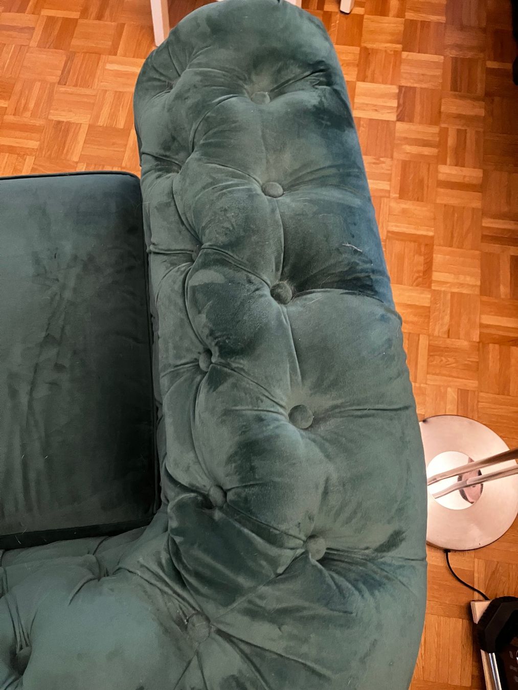 Divani: Samtsofa dunkelgrün, Chesterfield-Stil, 2 er Sitz – Usato da Möhlin venduto da Nico1 3