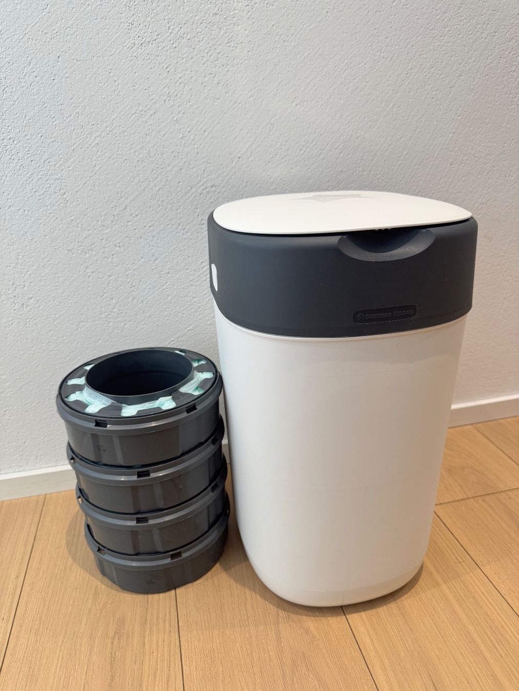 Tommee Tippee Cestini per rifiuti: Timmee Tippee Windeleimer Twist & Click – Usato da Buttwil venduto da Polina_Belin 1
