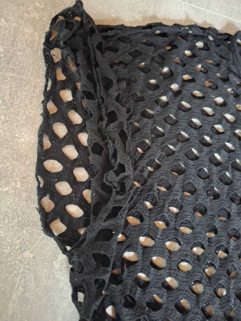 Top: Haut noir très ajouré taille S – Usato da Villiers venduto da san_jn5w 3