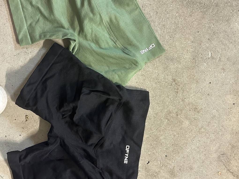 Leggings: DFYNE Gym Hosen – Usato da Basel venduto da pau_s6pv