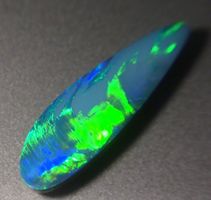 3,2 Crt. Blackopal-Dublette mit starken Funken