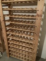 Weinregal aus Holz für Flaschen in gutem Zustand