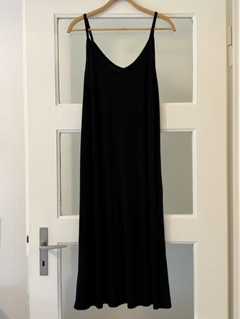 H&M Basics Kleid schwarz Grösse M guter Zustand