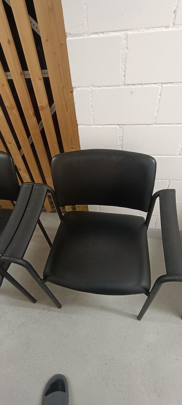 Stühle: 4 konferenzstühle – Gebraucht aus Wetzikon ZH von uimam1970 1