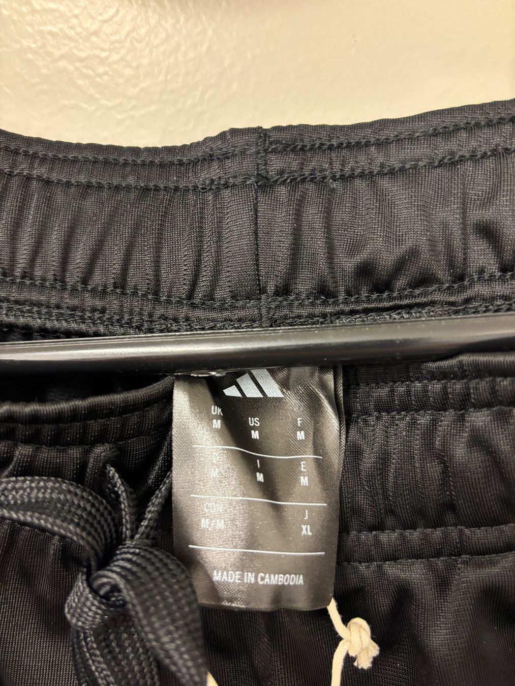 Adidas Pantaloni: Adidas Trainingshose – Nuovo e nell'imballaggio originale da Zürich venduto da mc_mike77 2