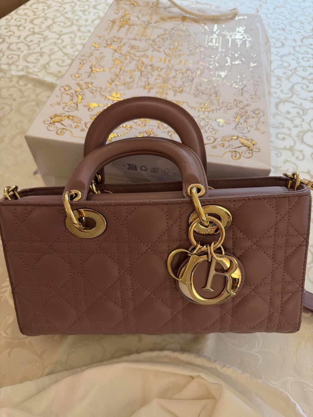 Dior Taschen für Damen: Sac Dior Lady D‑Joy taille medium – Neu (gemäss Beschreibung) aus Conches von chn_hgl6 9