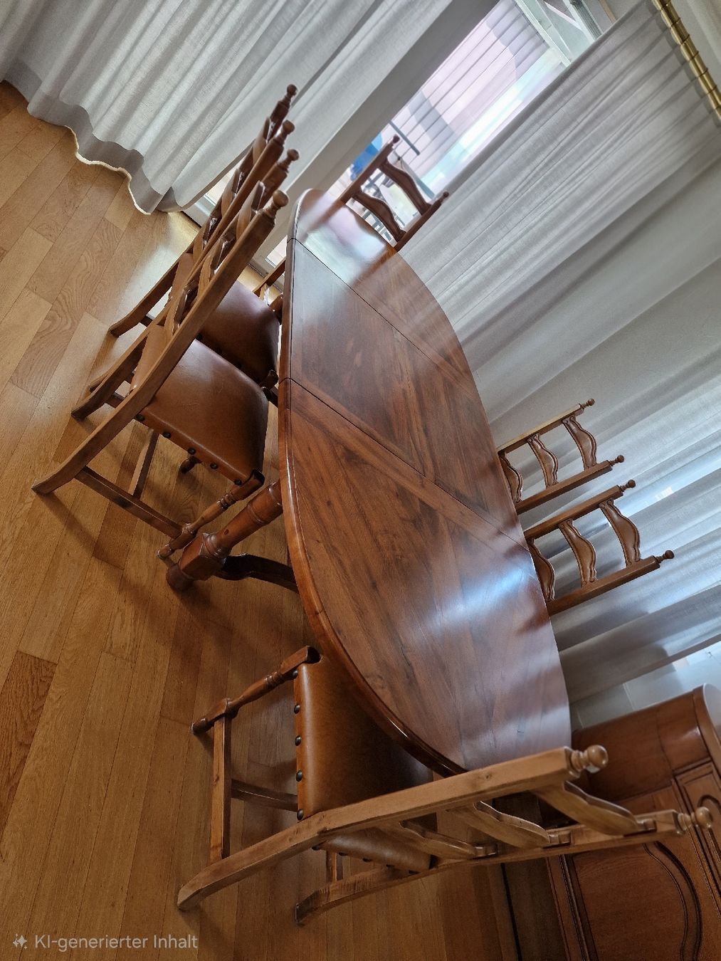 Set de table et chaises: Massiver rustikaler Esstisch mit 6 Stühlen aus Holz – D'occasion à Grosshöchstetten par Tatj0 1