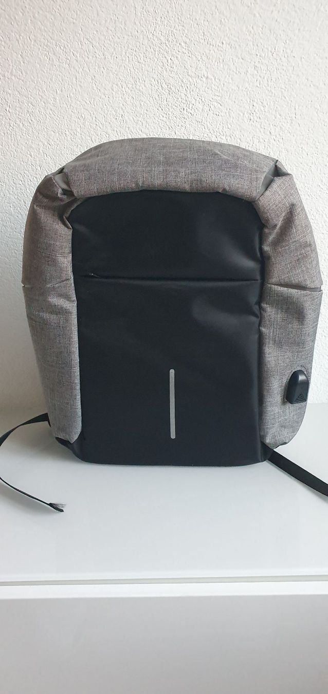 Rucksäcke: Anti Diebstahl Laptop Rucksack – Neu (gemäss Beschreibung) aus Sachseln von Palur