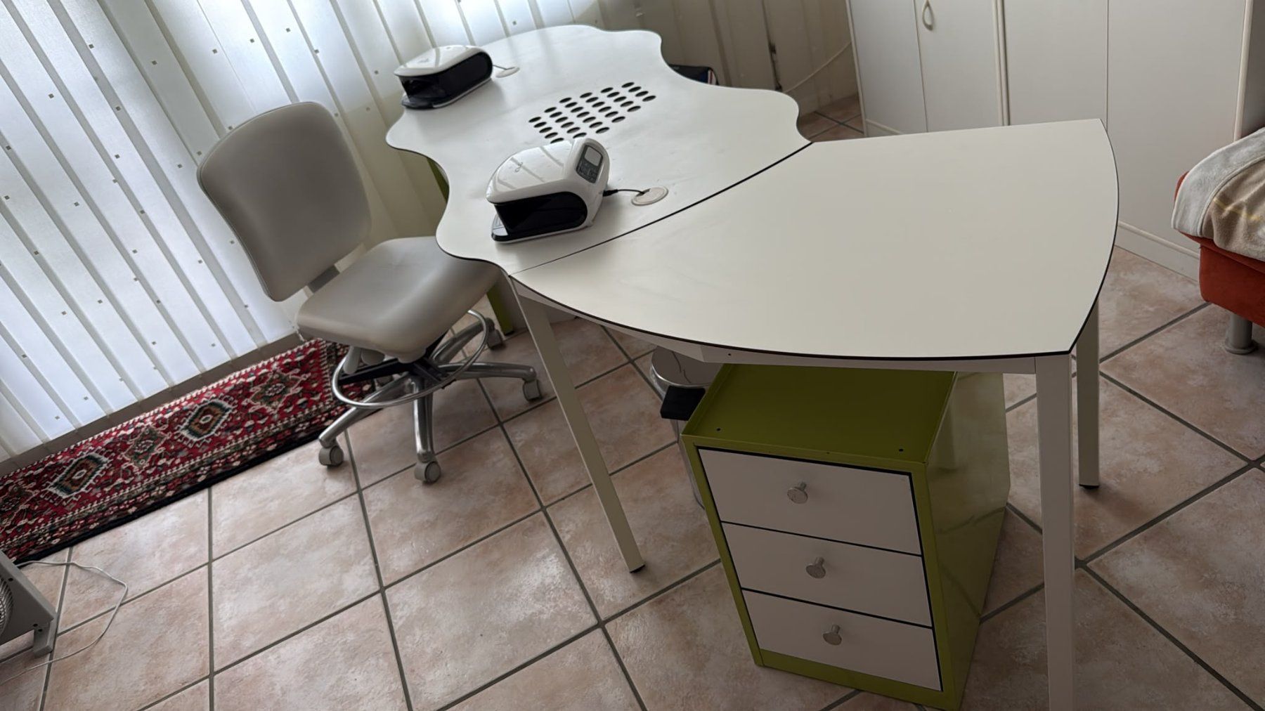 Tische: Professioneller Jennyswiss Nageltisch – Gebraucht aus Erlinsbach SO von Smili12 3
