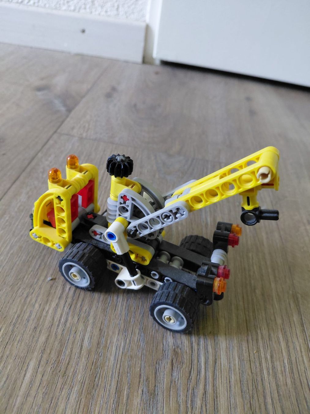Lego Giocattoli: LEGO Technic 42031 — La camionnette élévatrice – Usato da Eschert venduto da elleajis 6