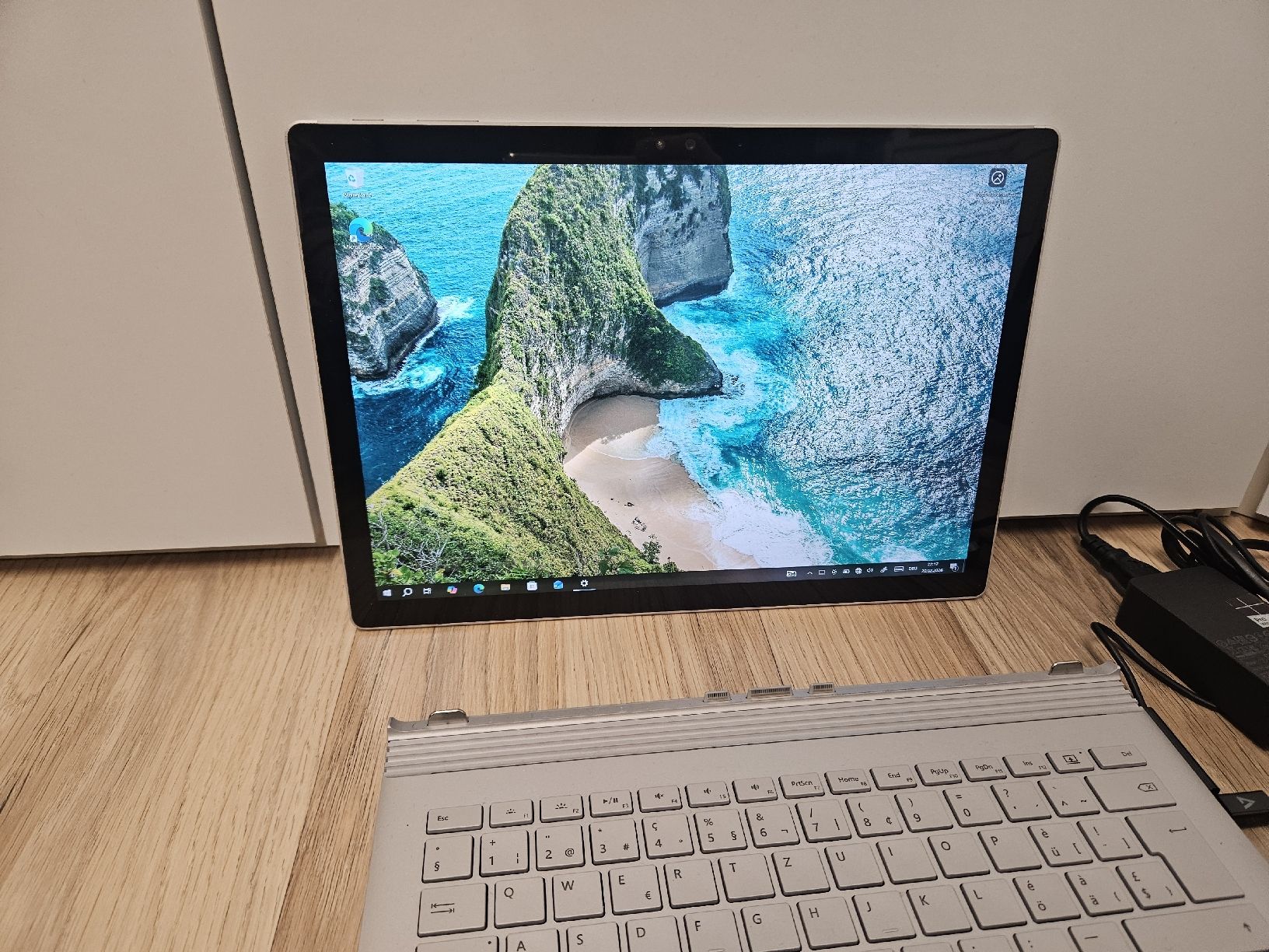 Microsoft Notebook: Microsoft Surface Book (1. Gen.), 13.5" – Usato da Biel-Benken BL venduto da Domaen 2