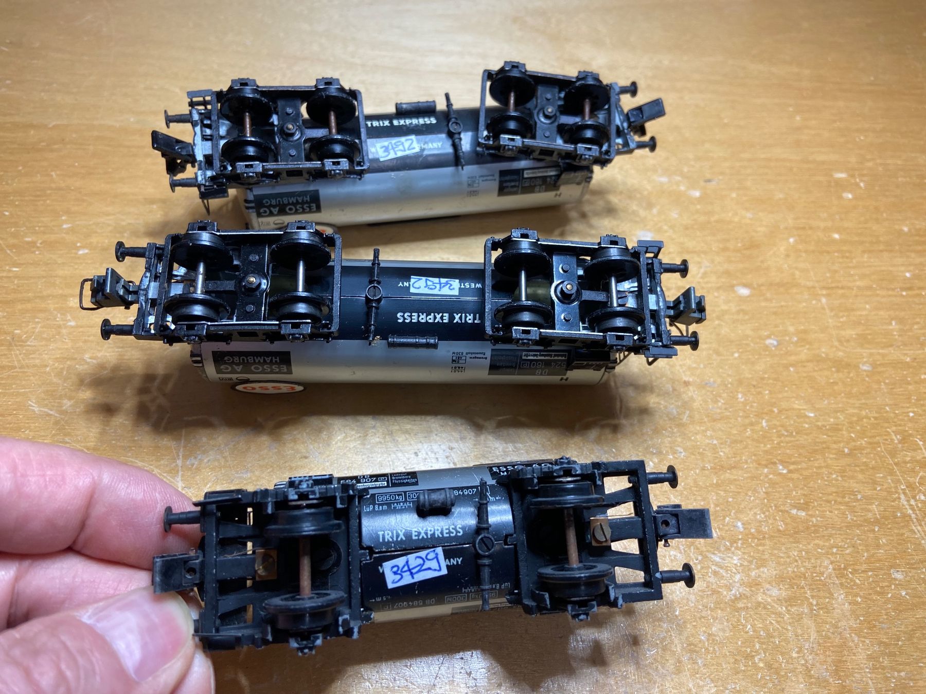Trix Modellini di ferrovie: 3 Trix Express Kesselwagen Esso – Usato da Basel venduto da Relaphe 5