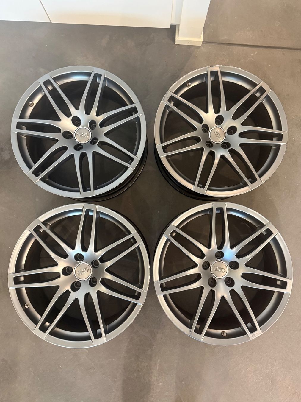 Audi Cerchioni: Audi RS4 B7 OEM 19" Wheels – Usato da Zürich venduto da fra_6fph