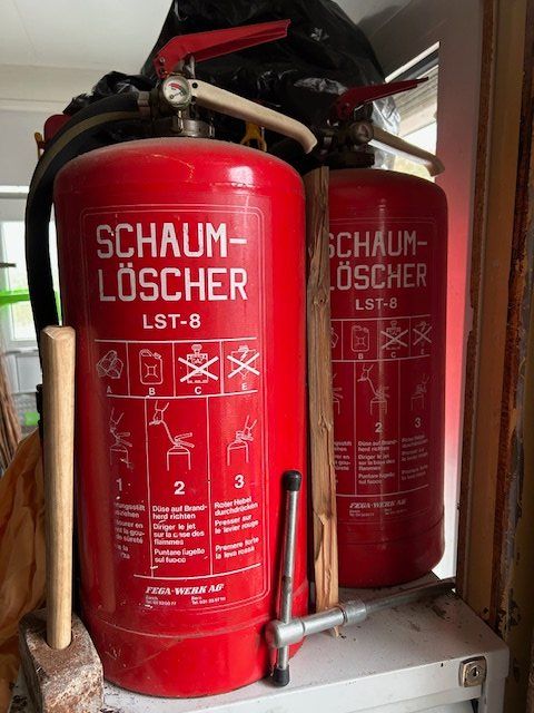 Extincteurs: grosser Feuerlöscher – D'occasion à Dürnten par Kiosk7