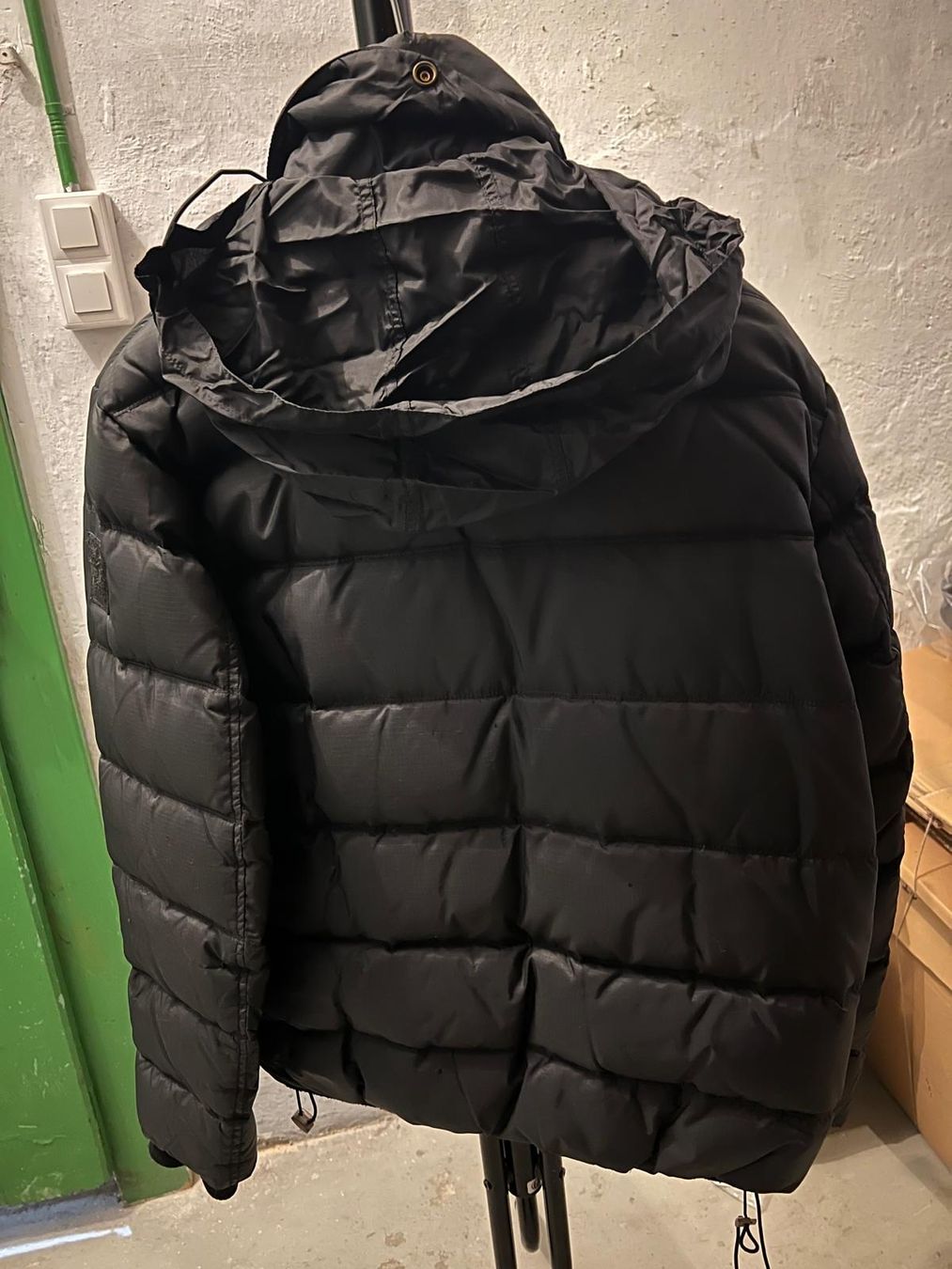 Diesel Cappotti: Diesel Schwarzer wattierter Wintermantel – Usato da Winterthur venduto da  5