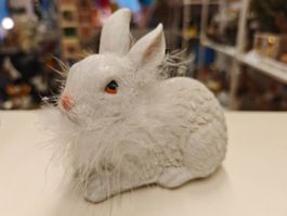 Hase mit Federn und Glitzer Weiss