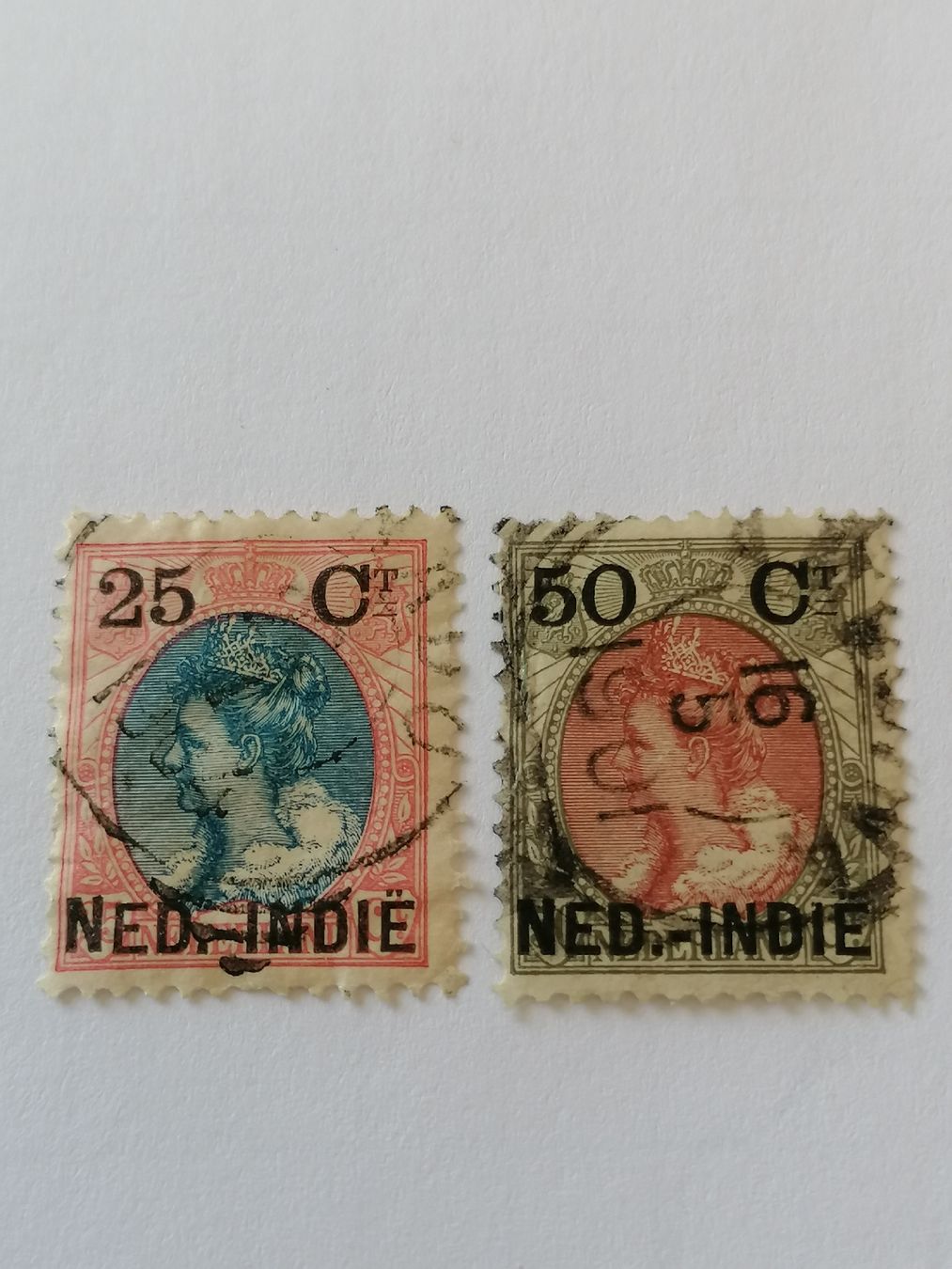 Alle Briefmarken: 2mal Niederländisch Indien 1899 – Gebraucht aus Happerswil von tschergi