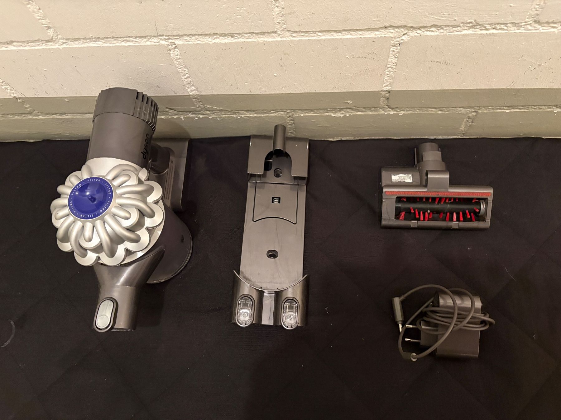 Dyson Aspirapolveri & Accessori: Dyson DC62 Handstaubsauger – Usato da Lausen venduto da sen_jm7c 4
