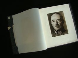 Album mit Soldatenmarken 2. Weltkrieg Schweiz Guisan rar