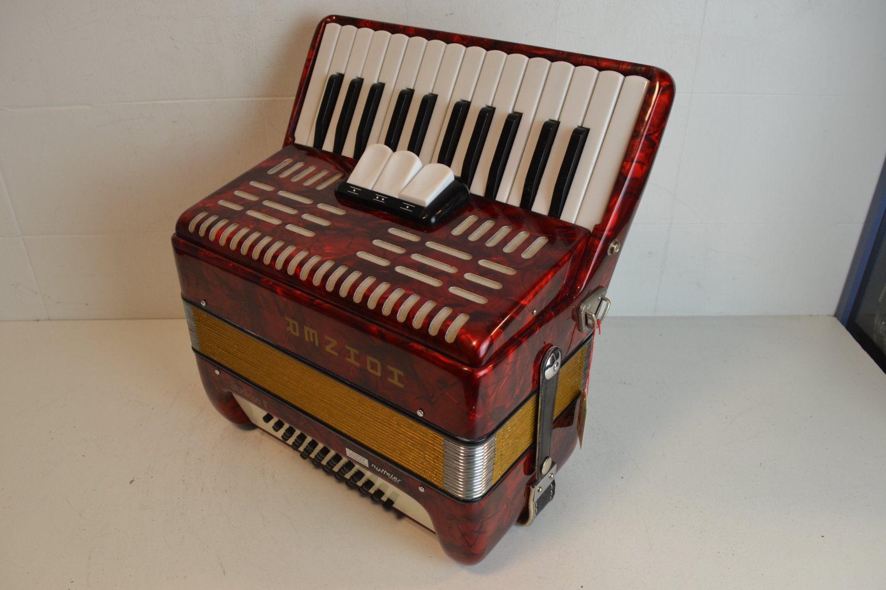 Hohner Musikinstrumente: Akkordeon chromatisch Hohner Studiosa II – Gebraucht aus Zürich von Brockito 2