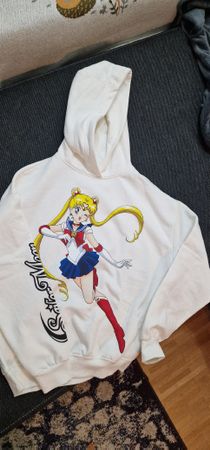 Sailor Moon Hoodie - Perfekt für den Frühling!