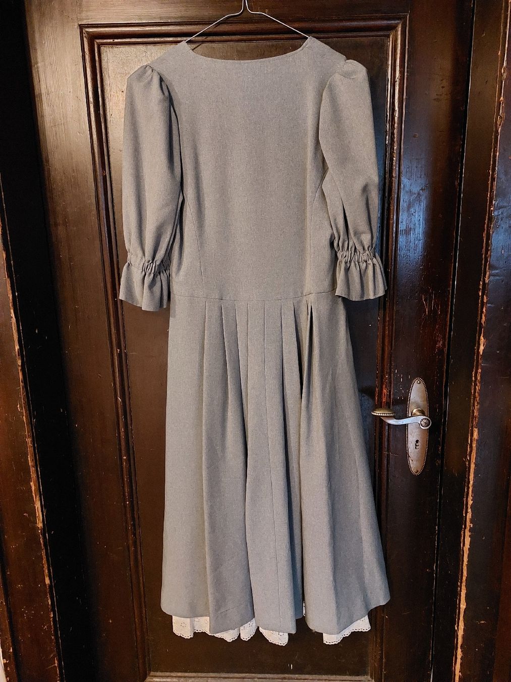 Kostüme: graues Trachtenkleid gr.42/44 – Gebraucht aus Elgg von Dagmar_17 2